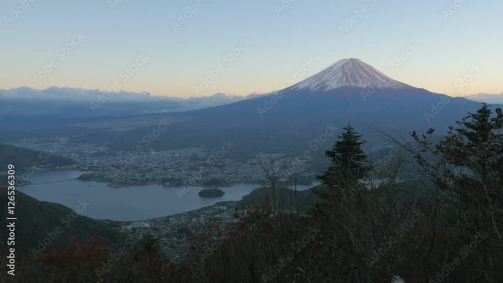 富士山と河口湖 / 夕方の富士山