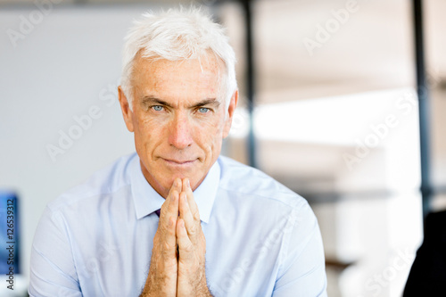 Wallpaper Mural Businessman at the office Torontodigital.ca