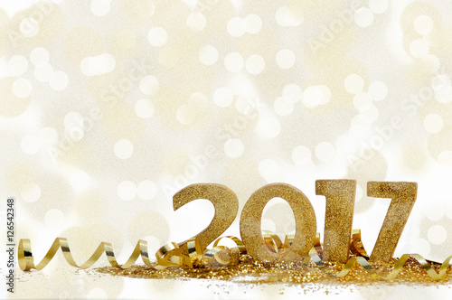 nouvel an 2017 dans confetti et ruban doré photo