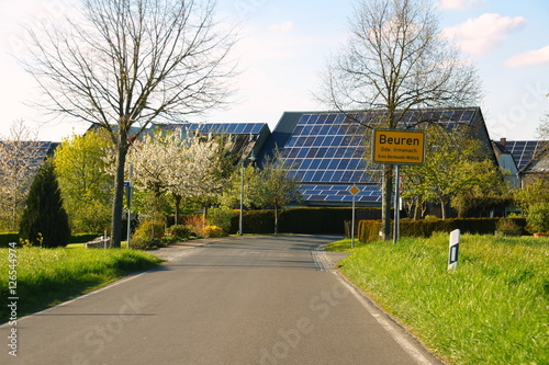 kleines Dorf Beuren bei Irmenach im Hunsrück mit Ortsschild
 photo