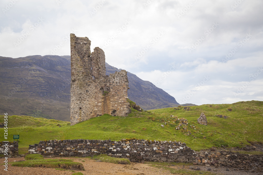 Die Ruinen Ardvreck Castle, Loch Assynt, Lairg, Schottland