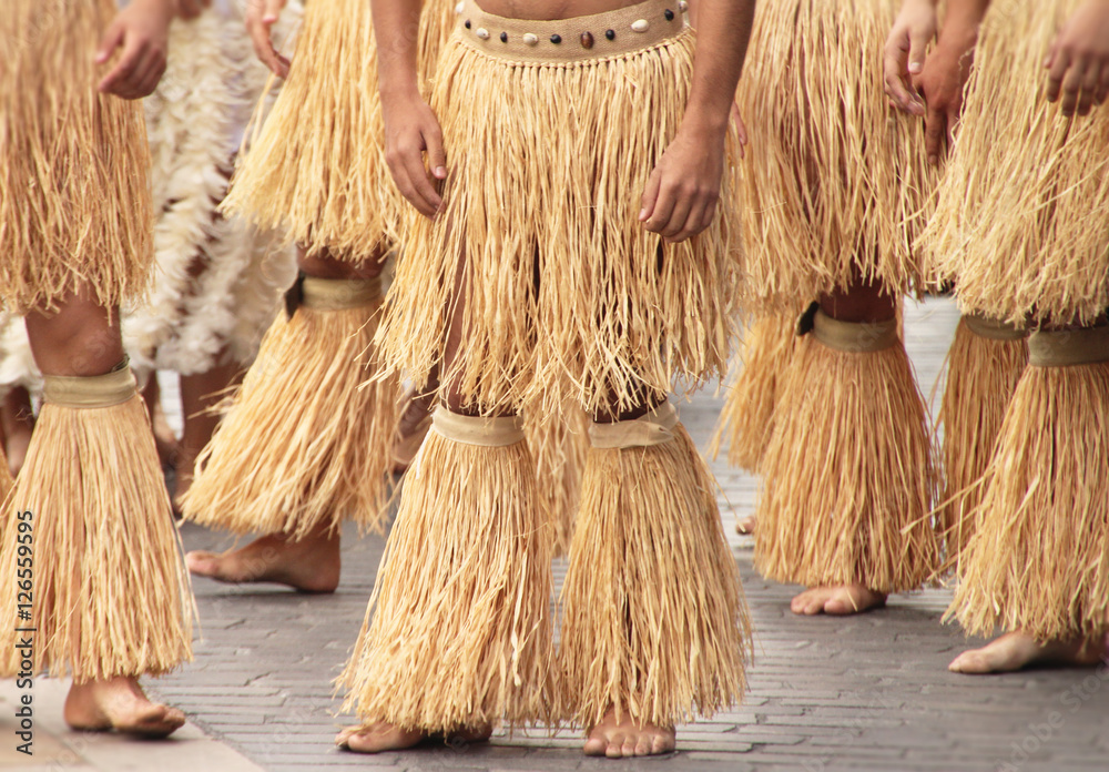 Naklejka premium Bailarines de folklore de la Isla de Pascua, Rapa Nui