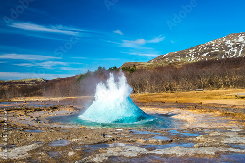 Foto Strokkur geysir eruption, Golden Circle, Iceland