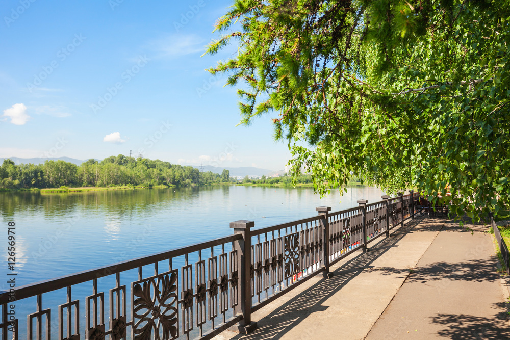 Obraz premium Yenisei river embankment park