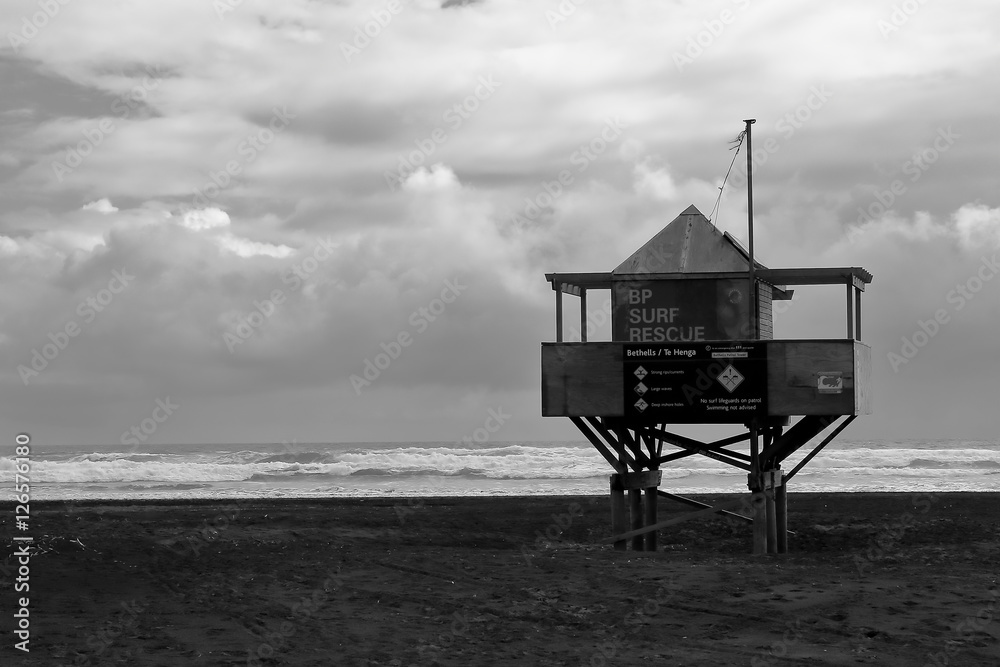 empty life guard hut on bethels beach