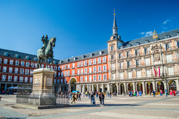 Acrylglasbilder Madrid Felipe III Statue auf Plaza Mayor  © andrii_lutsyk