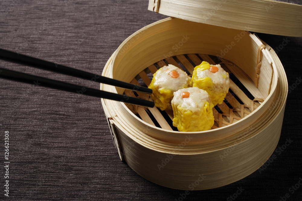 bamboo steamer with dimsum
