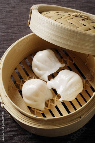 bamboo steamer with dimsum