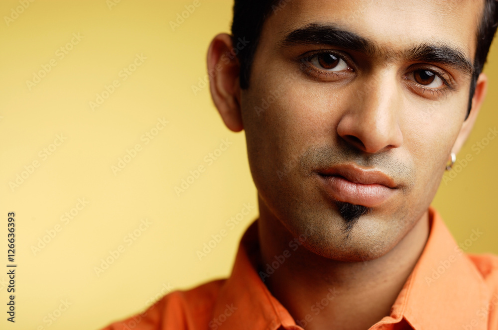 Fototapeta premium Man looking at camera, head shot