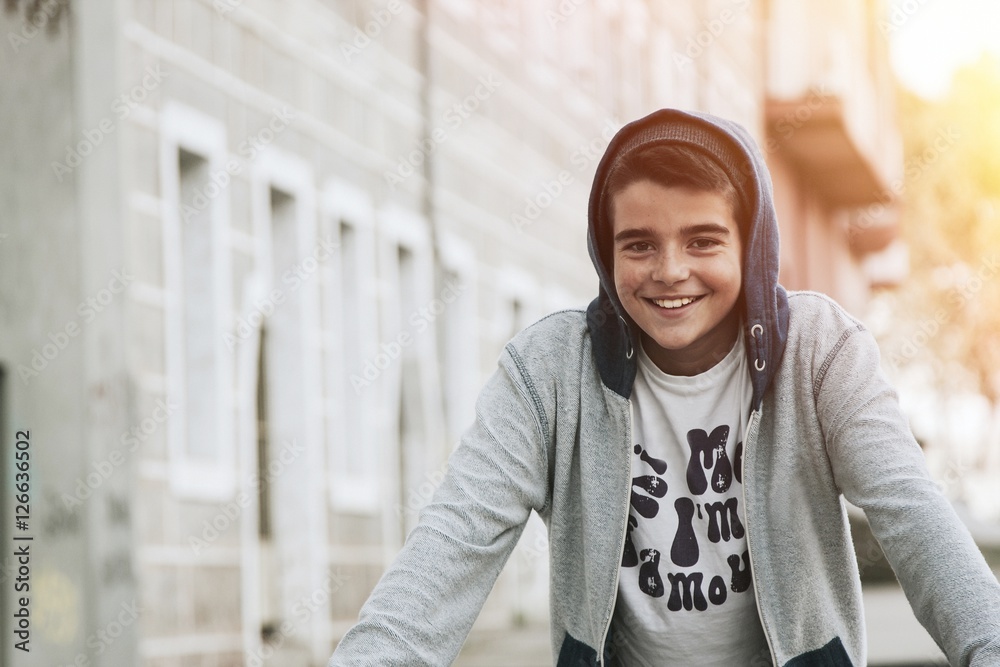 Obraz premium portrait of young boy in the city