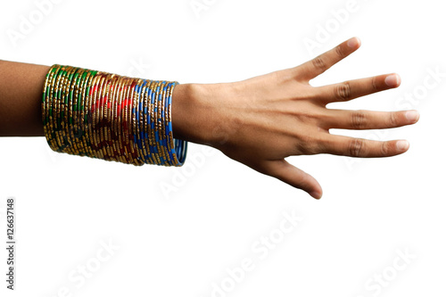 Foto Woman's hand with many bangles on her wrist