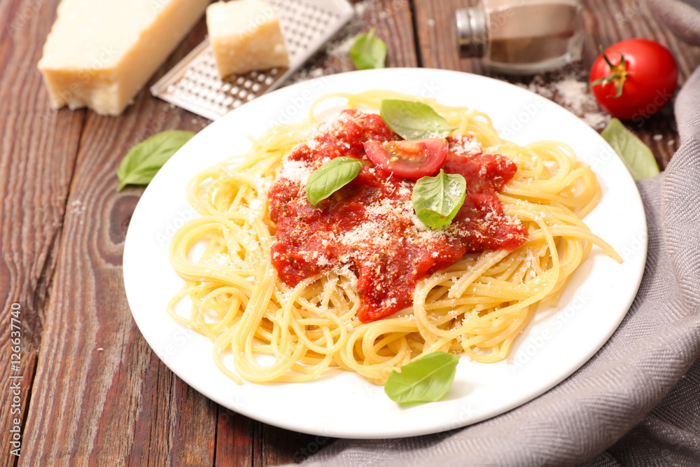 spaghetti with tomato sauce and parmesan spaghetti with tomato sauce and parmesan