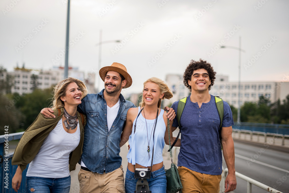 Obraz premium Exploring the city