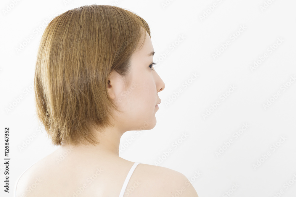 ビューティ 女性 部分 肩 背中 後姿 目線はカメラへ 横目 ビューティ 女性 部分 肩 背中 後姿 目線はカメラへ 横目