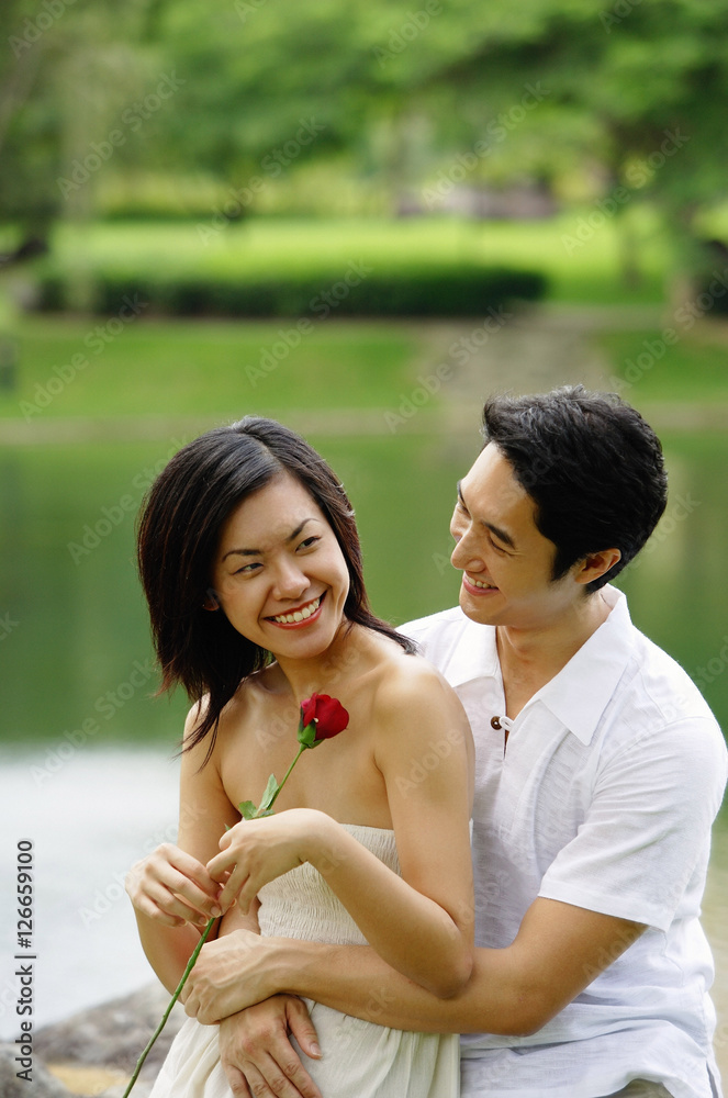 Naklejka premium Couple embracing