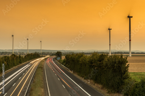 Autobahn im Sonnenuntergang © Guenther