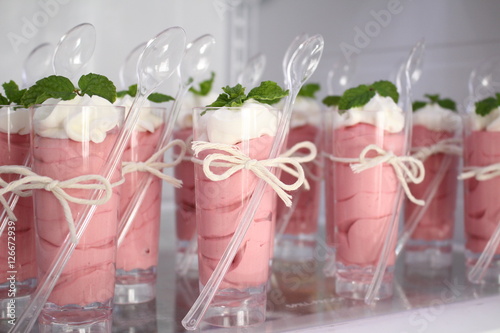 Raspberry mousse cups