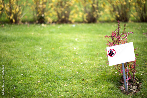 No dogs on grass