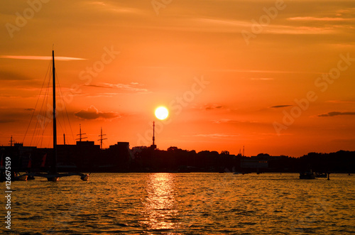 Sonnenuntergang im Stadthafen von Rostock © tl6781