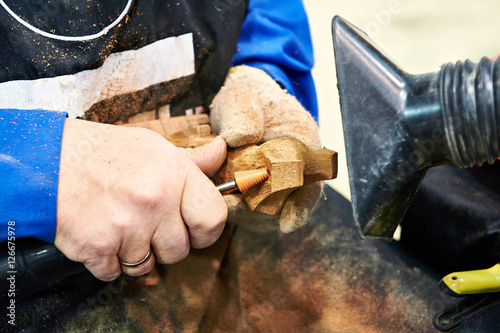 Carving master wood makes product