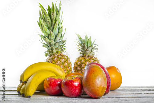 Fototapeta Naklejka Na Ścianę i Meble -  ensemble de fruits