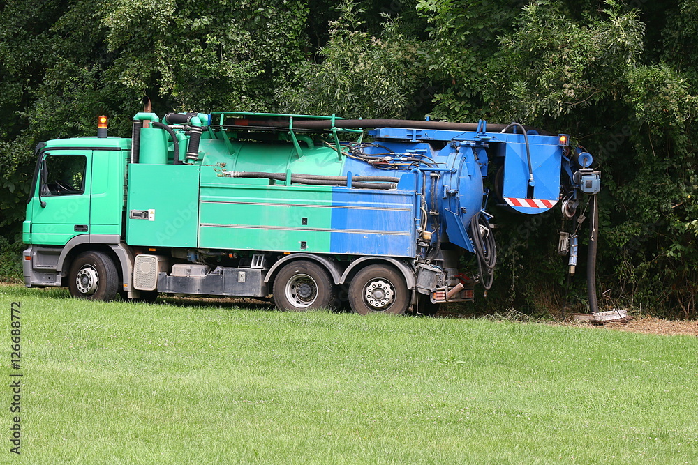 Fahrzeug zur Kanalreinigung