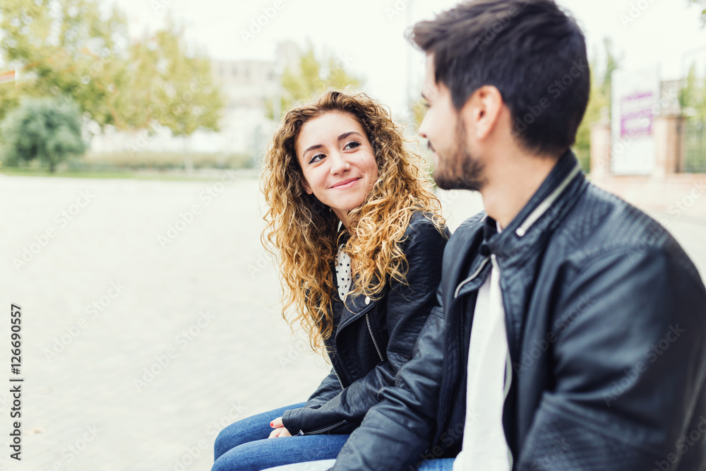 Obraz premium Beautiful young couple in the park.