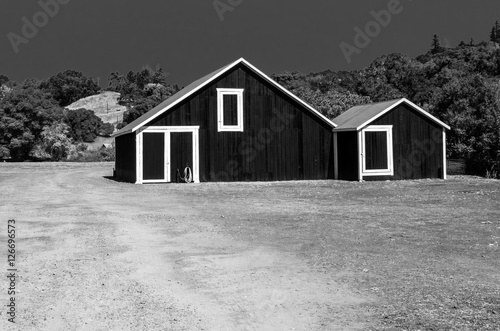 Fototapeta Naklejka Na Ścianę i Meble -  Black and white barn