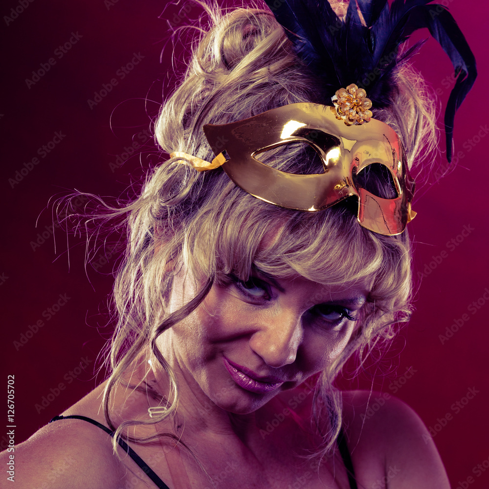 Obraz premium Amazing woman with carnival mask.
