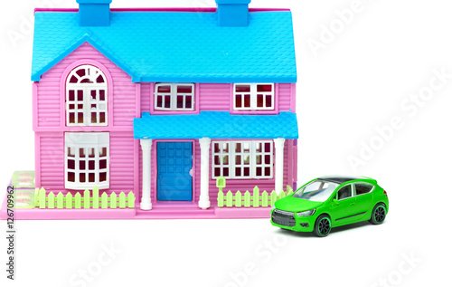 House and car on white background © tutye