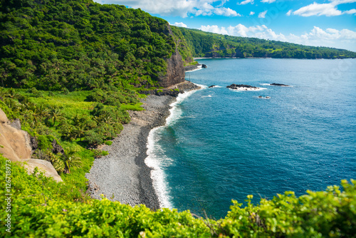 Obraz na płótnie Beautiful rocky beach on the island of Maui, Hawaii w salonie