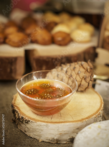 Obraz na płótnie cedar nuts amount liquid honey on wooden table w salonie
