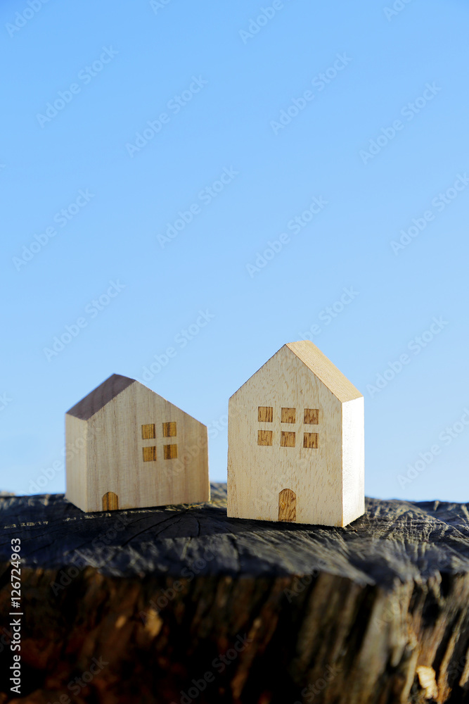 切り株と家 イメージ Stump and house image 切り株と家 イメージ Stump and house image