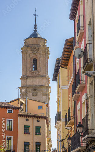 Tableau sur toile Colorful houses and San Lorenzo church in Huesca