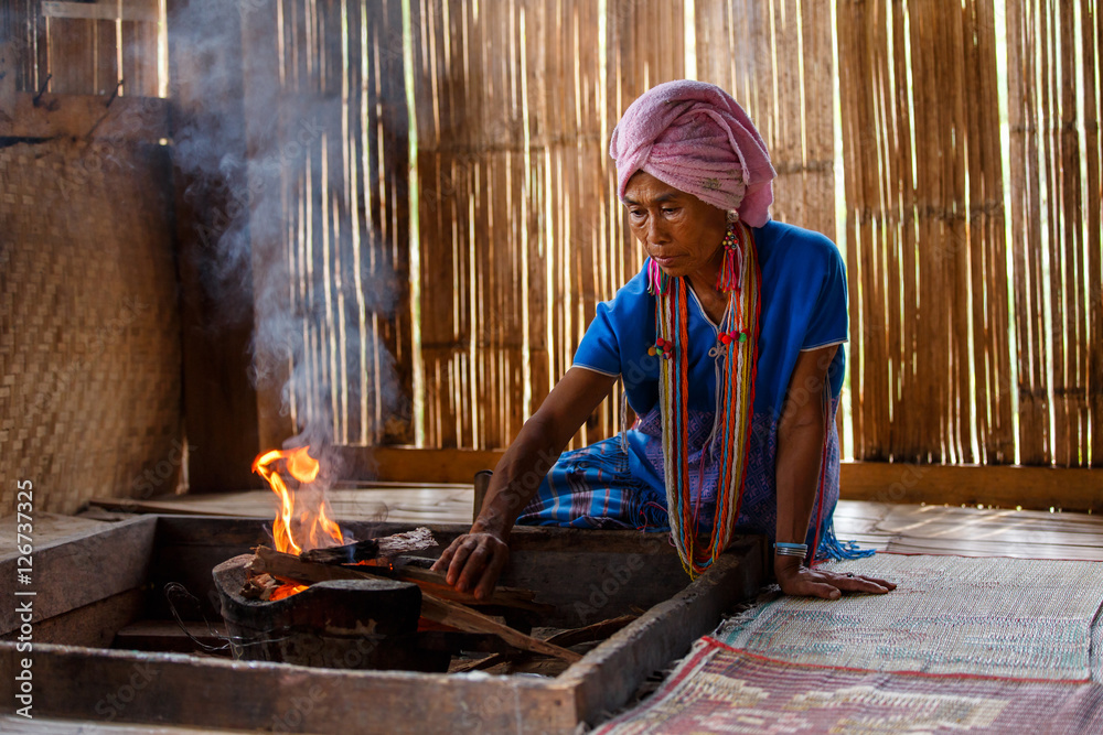 Ταπετσαρία Old female karen hill tribe is cooking traditional in the cottage of northern Th
