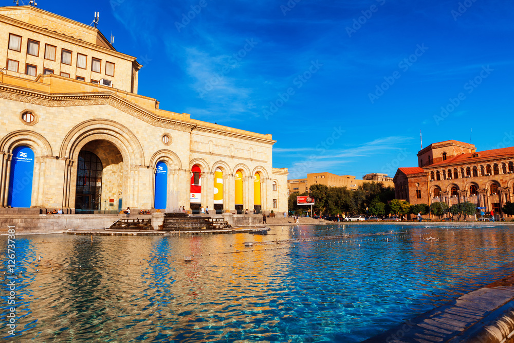 Εκτύπωση καμβά Yerevan, Armenia - September 26, 2016: beautiful view on Republic Square and nat
