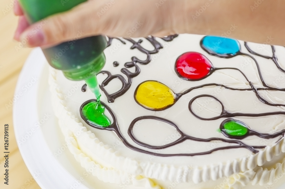 Birthday cake decoration using green yam making a colorful balloon Birthday cake decoration using green yam making a colorful balloon