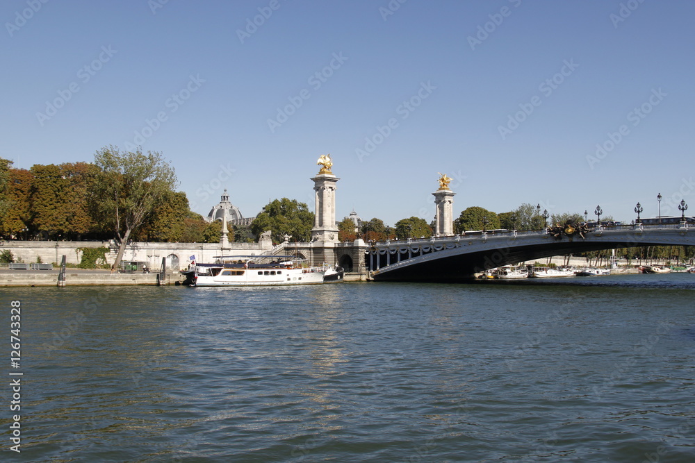 Pont Alexandre III sur la Seine à Paris	