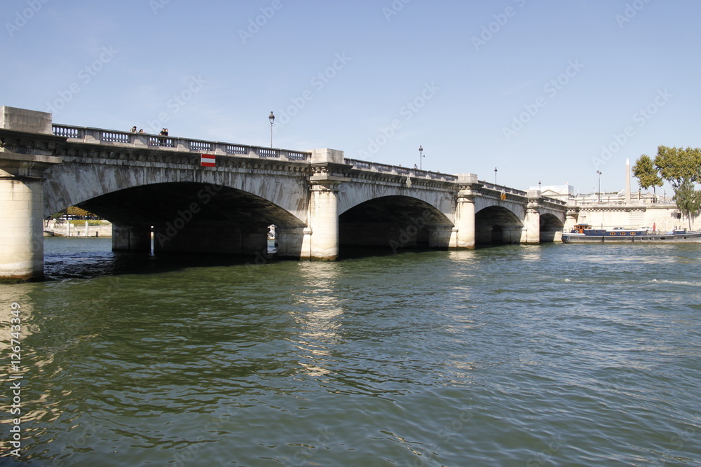 Pont de la Concorde sur la Seine à Paris	