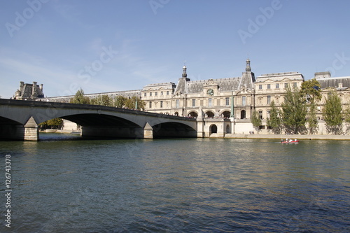 Pont sur la Seine à Paris