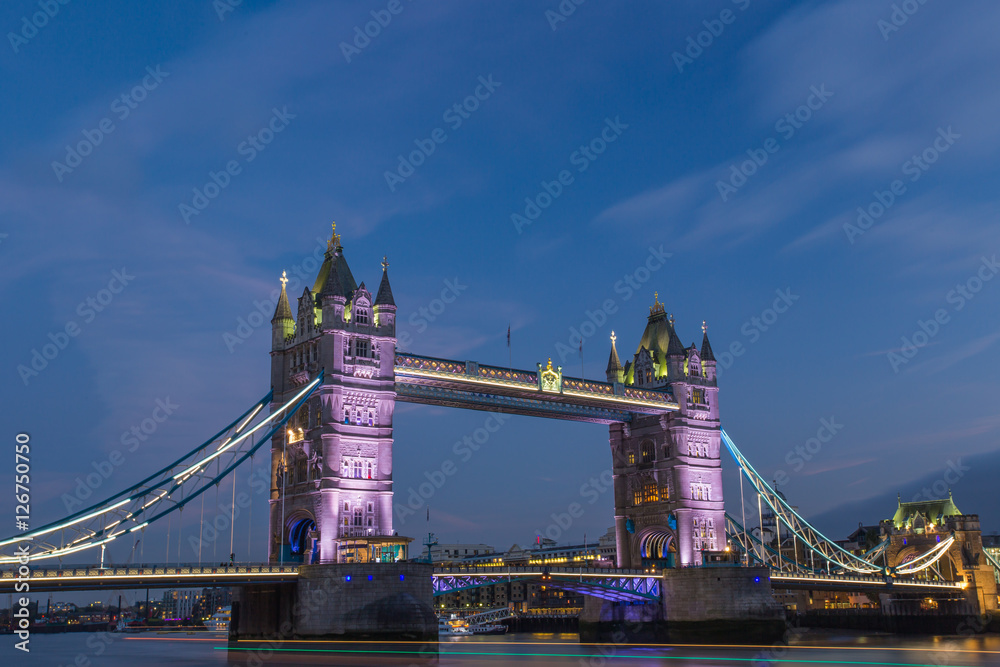 Fototapeta premium London bridge at night