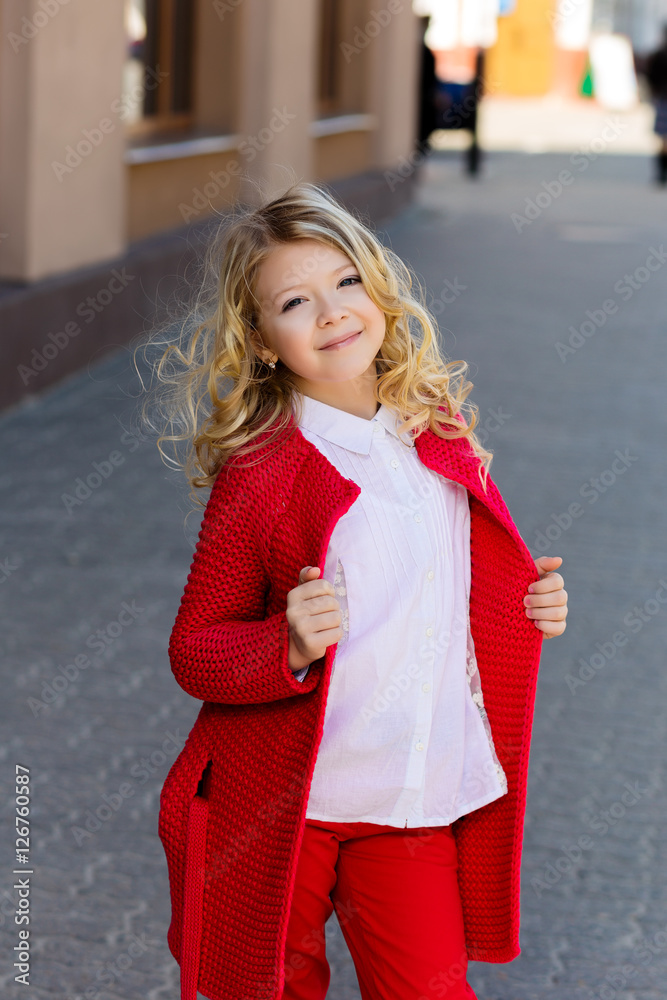 Fototapeta premium beautiful girl in red looking at you