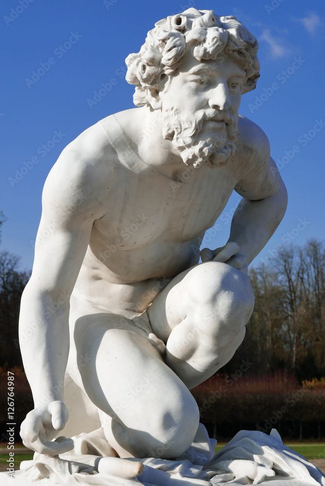 Obraz premium Statue de Pluton au parc de Chantilly, France