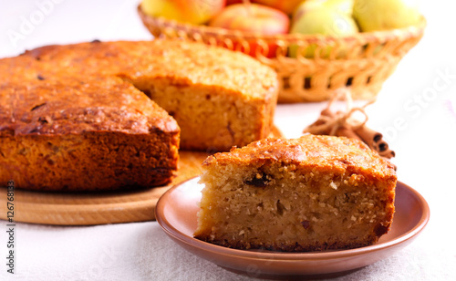 Pear and apple cake with cinnamon