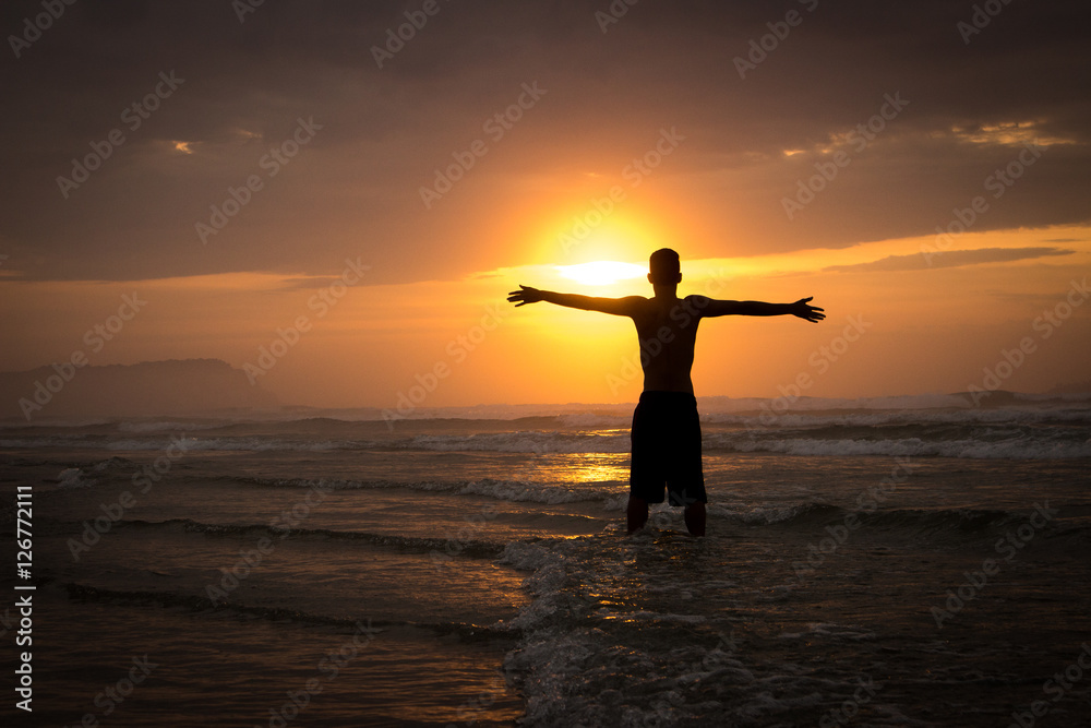 Fototapeta premium Hugging the sun