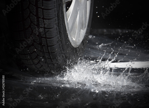 Tire while raining