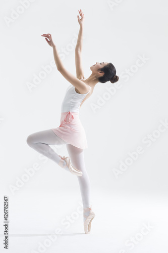 Fototapeta Naklejka Na Ścianę i Meble -  Ballerina dancing