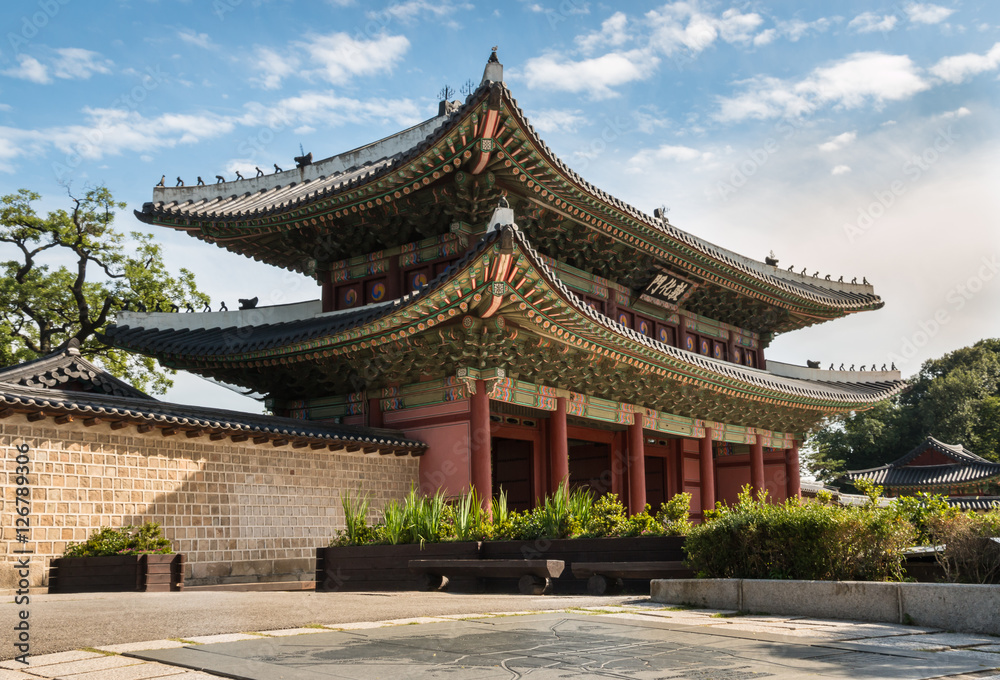Donhwamun gate at Changdeokgung palace in Seoul, South Korea