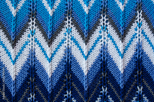 Knitted fabric in white and blue colors with a zigzag pattern