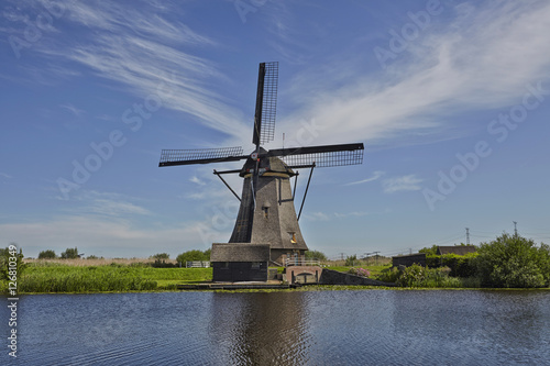 Ancient windmills near Kinderdijk, Netherlands © Tjeerd